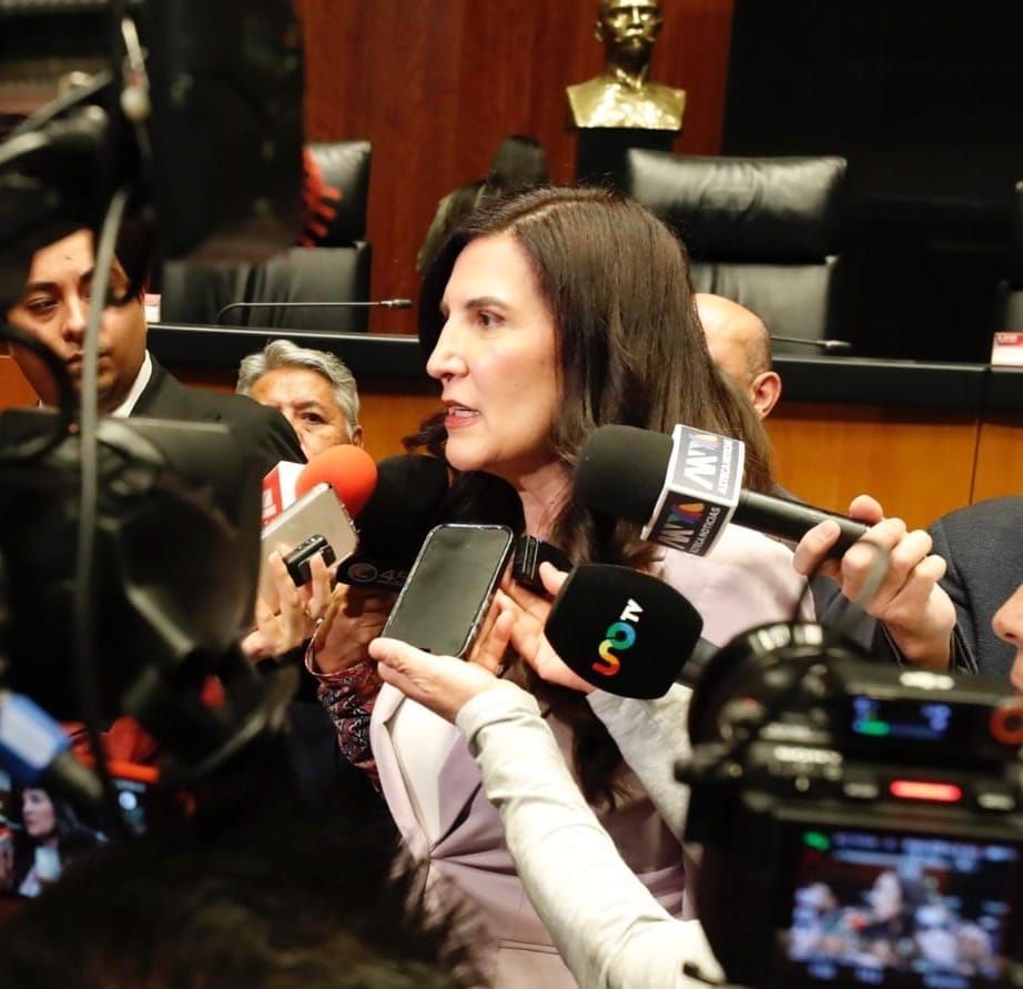 Kenia López llama a abrir más oportunidades para jóvenes en México