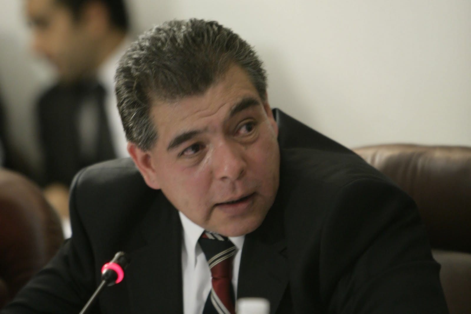 Con Oficio de Periodista. Tormenta en Palacio. Andy sin visa. Por Mario Di Constanzo