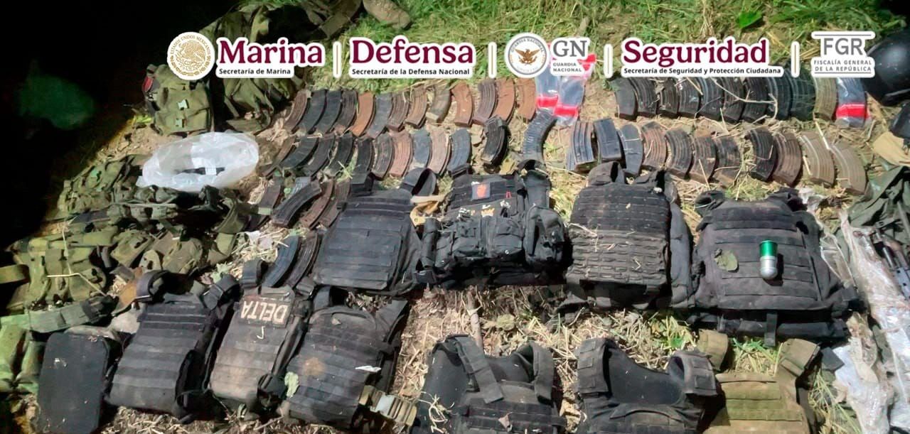 Detienen a ocho en Sinaloa y aseguran 33 armas largas y seis explosivos