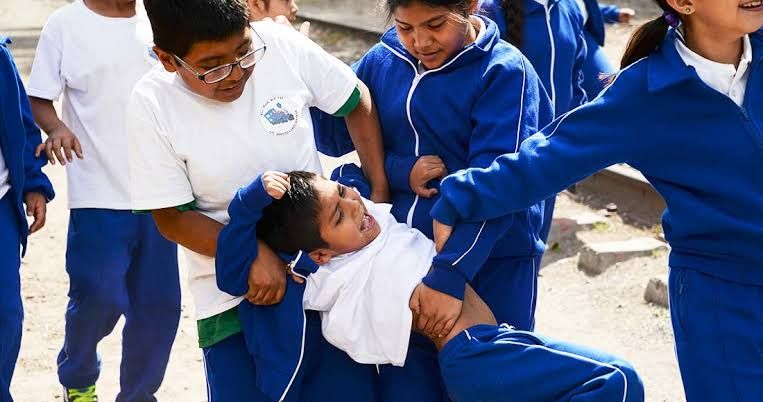Busca diputado de Morena prohibir y sancionar las novatadas en escuelas