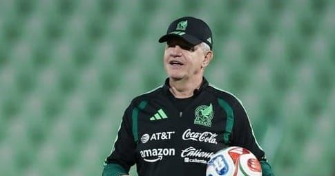 A unos días del Mundial de Futbol, se vive una crisis de estabilidad técnica sin precedentes