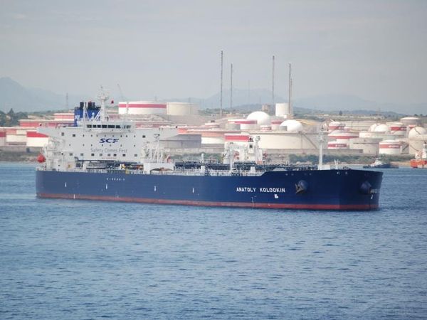 Estados Unidos permitirá el paso de un buque petrolero ruso a Cuba, según The New York Times