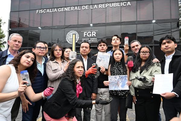 Diputados del PAN piden 20 años de cárcel para responsables de Pemex por el derrame en el Golfo