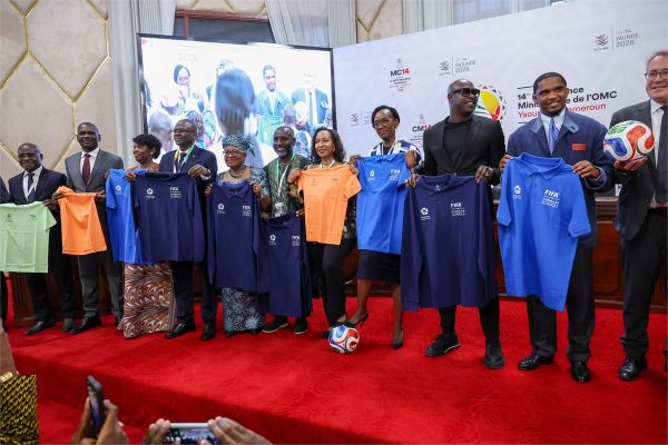Con un desfile de playeras de la FIFA, la OMC realiza reunión y señalan que el algodón en África puede impulsar un crecimiento inclusivo