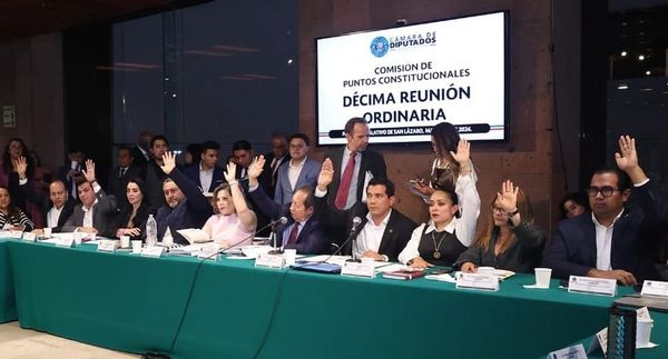 Aprueban en Comisión de la Cámara de Diputados reforma constitucional que fija límite a jubilaciones y pensiones de entidades públicas con protestas de partidos de oposición y representantes de paraestatales