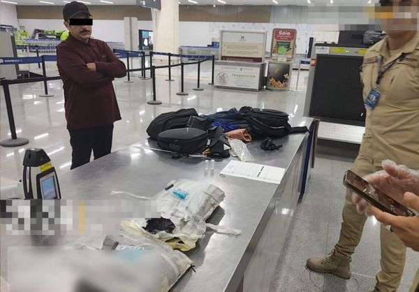 Aseguran marinos más de 3 kilos de cocaína en el AICM