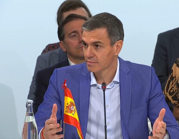 Pedro Sánchez llama a una “acción global” para defender la democracia desde Barcelona