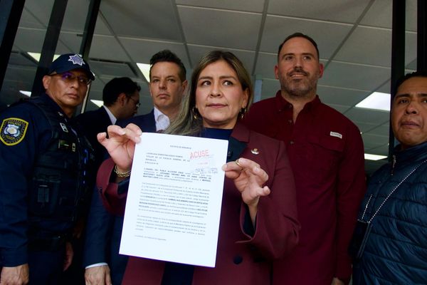 Morena NL presenta denuncia ante la FGR contra Samuel García y Mariana Rodríguez