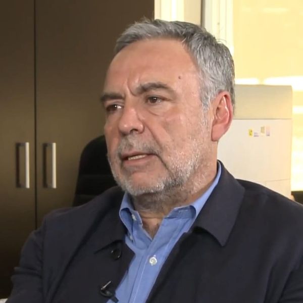 Asesor de Ramírez Cuellar acusado de agredir a su esposa semiparalizada por esclerosis múltiple