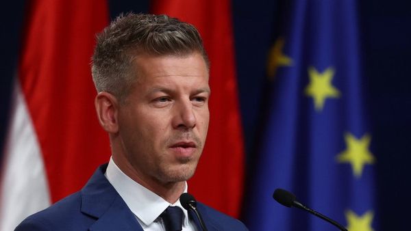 Péter Magyar asume como primer ministro de Hungría
