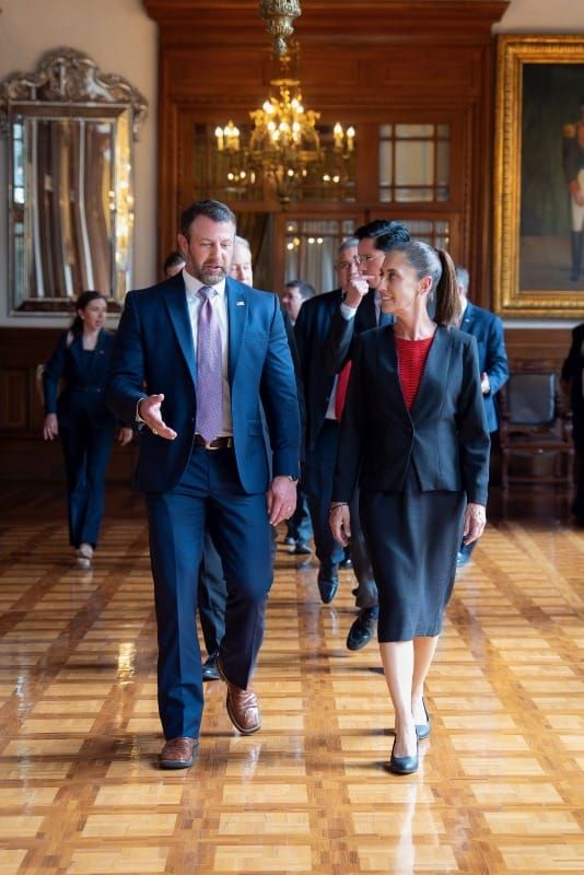 Recibe Sheinbaum al secretario de Seguridad Interior de EU, Markwayne Mullin