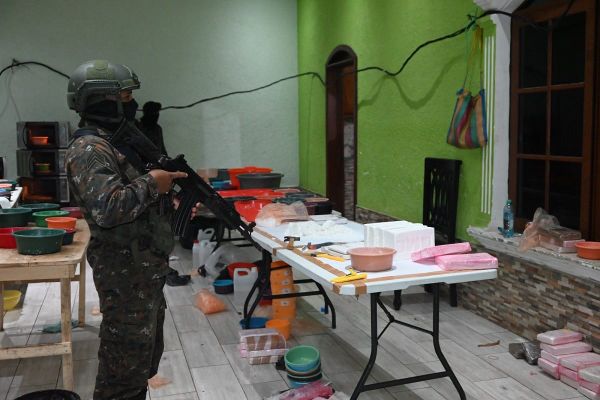 Desmantelan en Guatemala el mayor laboratorio de cocaína descubierto en la frontera con México