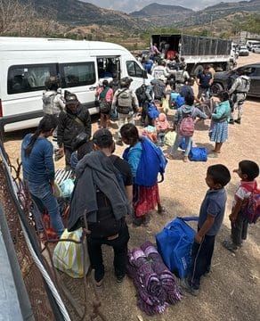 Regresan a Chilapa desplazados bajo resguardo federal
