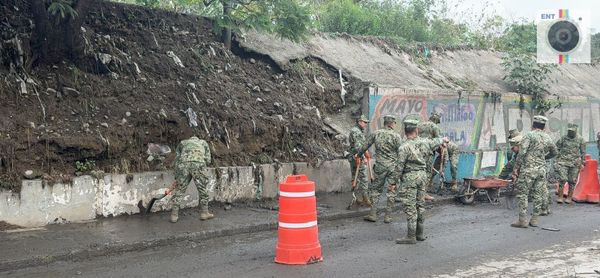 Personal de la Marina colabora en la contención del desbordamiento del Río de los Remedios