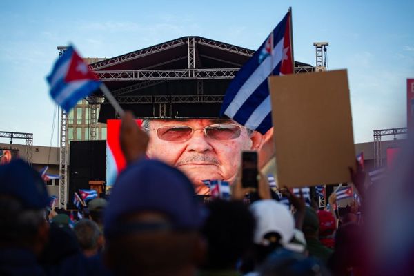 Marchan en Cuba a favor del ex Presidente Raúl Castro Ruz