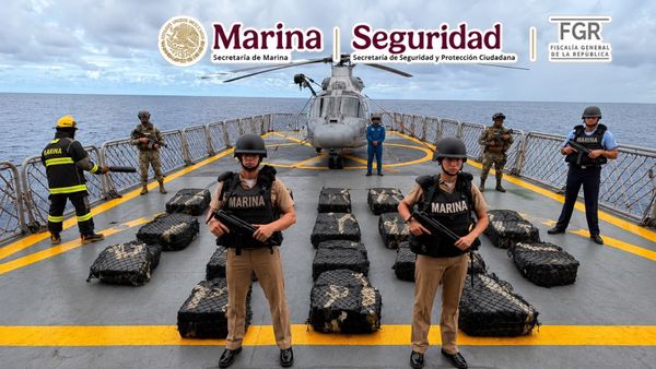 Golpe al narco en altamar: Marina asegura 829 kilos de cocaína frente a Guerrero