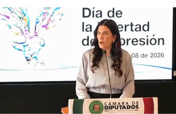 La prensa debe mantener una actitud crítica frente al poder: Kenia López