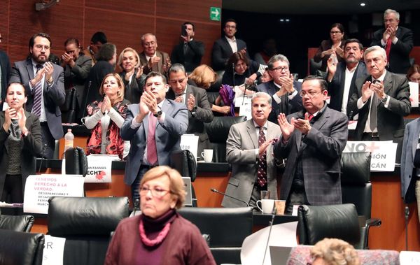 Morena alista cascada de licencias; hasta 12 diputados y 24 senadores dejarán sus lugares por la carrera rumbo a 2027, anunció Ricardo Monreal