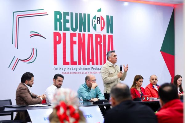 Oposición unida ganaría 12 gubernaturas en 2027, asegura Alito Moreno.