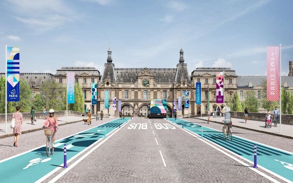 Exemple d'olympiste cyclable entre la rive gauche et la rive droite. Direction la Pyramide du Louvres