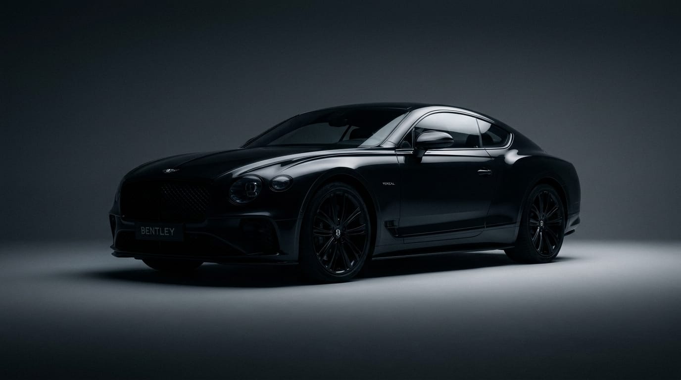Mörk Bentley Torcal i en mörk studio med mjuk belysning från sidan.