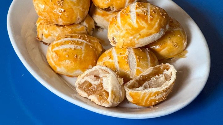 Lou Po Beng: Flaky Winter Melon Pastry