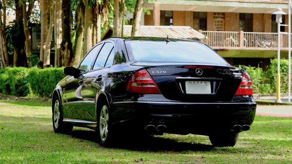 2004 Mercedes-Benz W211 E320 Avantgarde 黑色車輛外觀