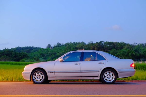 No.11 售2001款 W210 E200K Avantgarde 銀色（已售出）