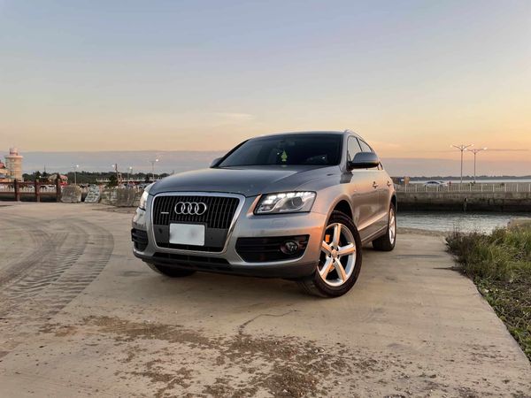 2011 AUDI AUDI Q5 鐵灰色