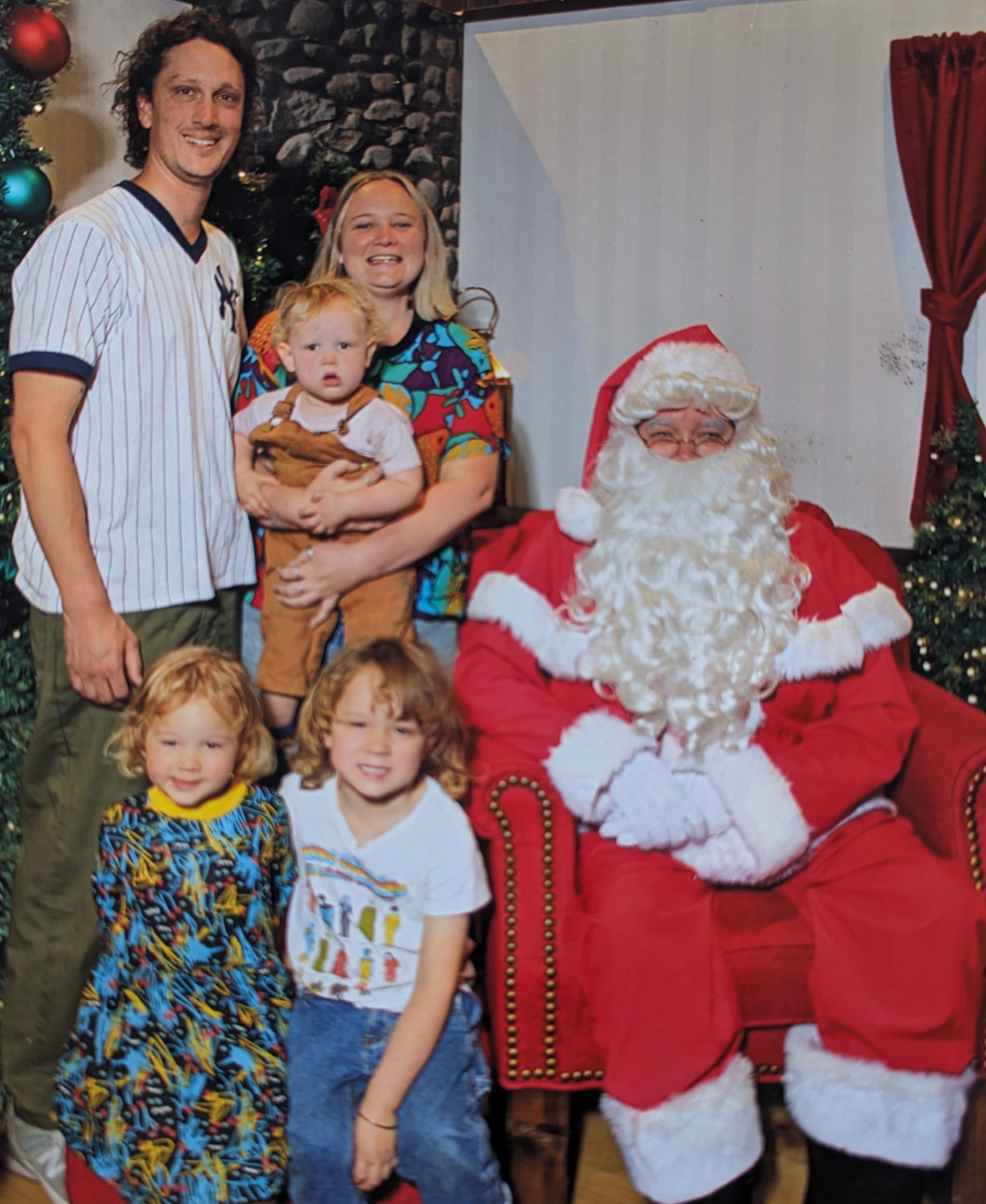 To Santa photo, or not to Santa photo?  post image