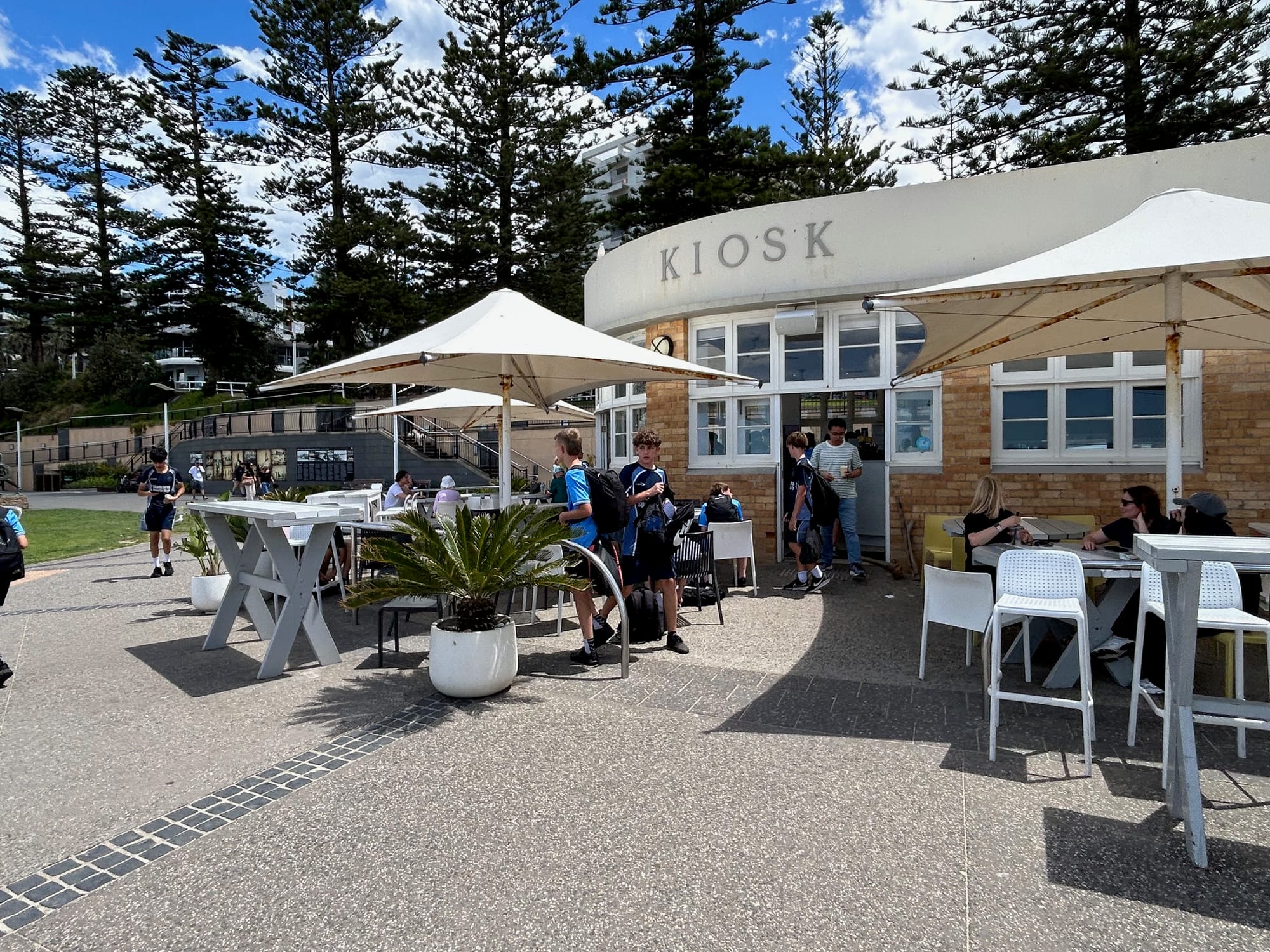 Diggies North Gong cafe/kiosk tender hitch causes a delay  post image