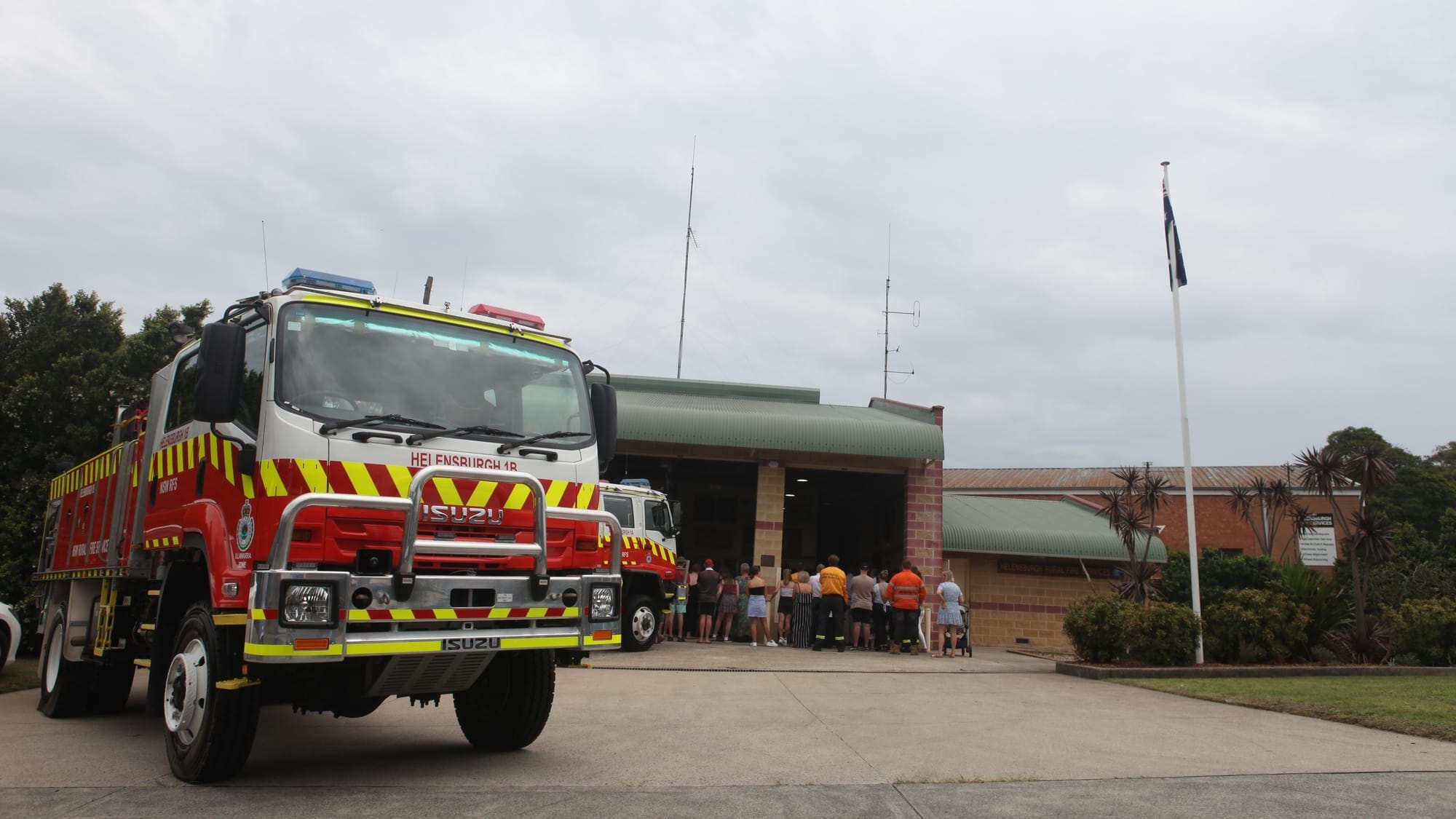 Pitch in to help fireys' Illawarra Convoy lead truck bid  post image