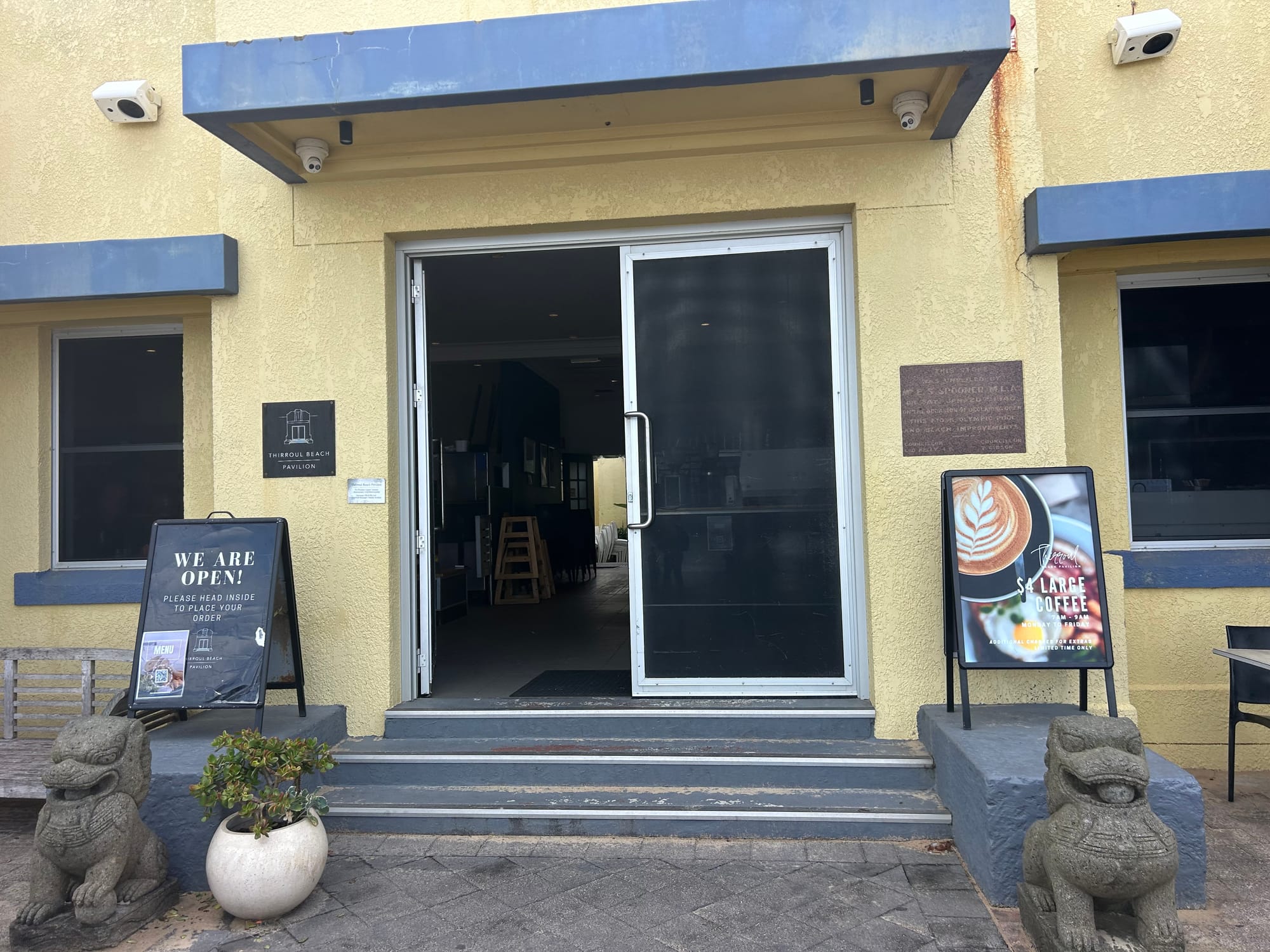 Popular Thirroul cafe set to change management 
												post image