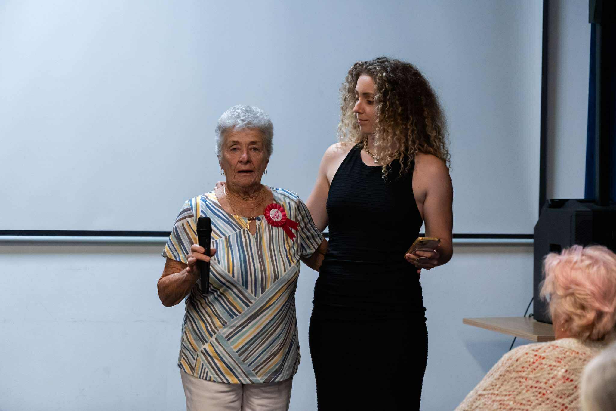 Coledale film screening raises over $1000 for 'Grandma's House'  post image