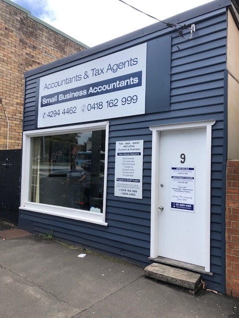 Expert advice on a tax time FAQ: Can I claim my car as a work-related deduction?  post image