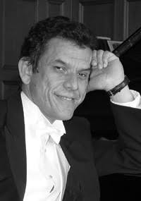 Choir sings Alvarado’s praises