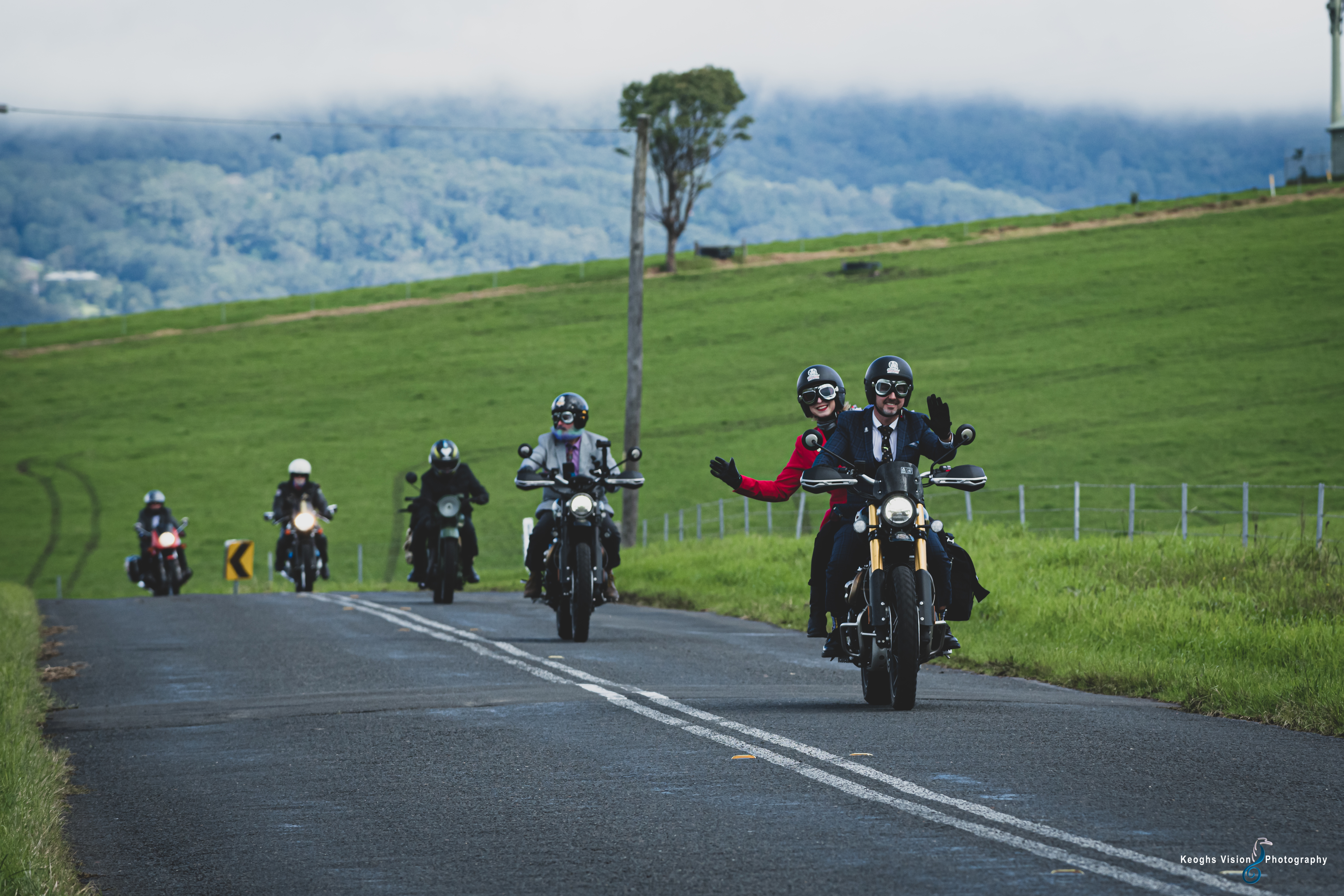 Suits, boots and bowties – this is the way the gentlemen ride