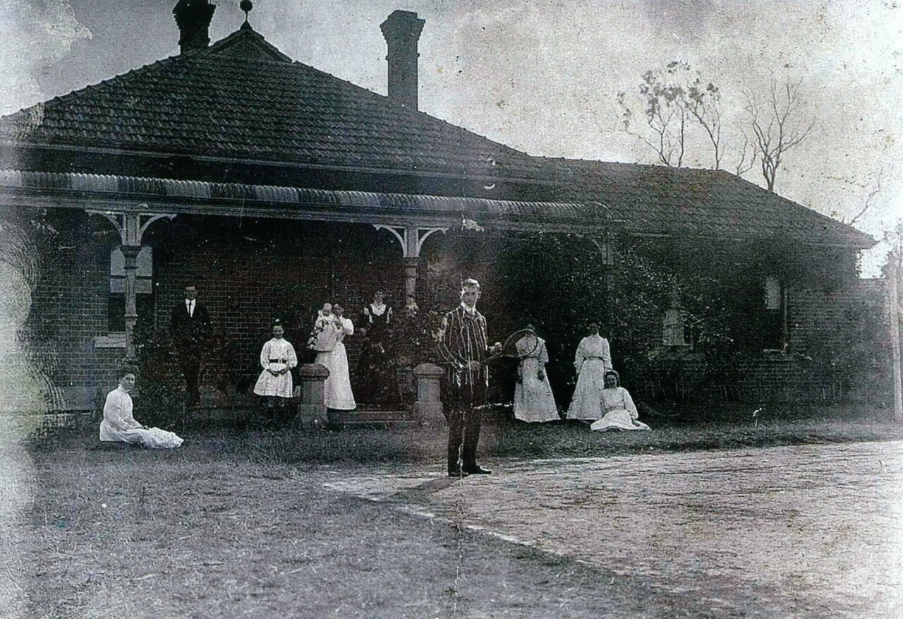 A history of Ravensthorpe and the Albion Park doctor whose surgery is now a honeymoon suite  post image