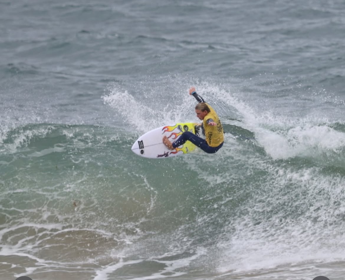 Power carves at Coledale corner