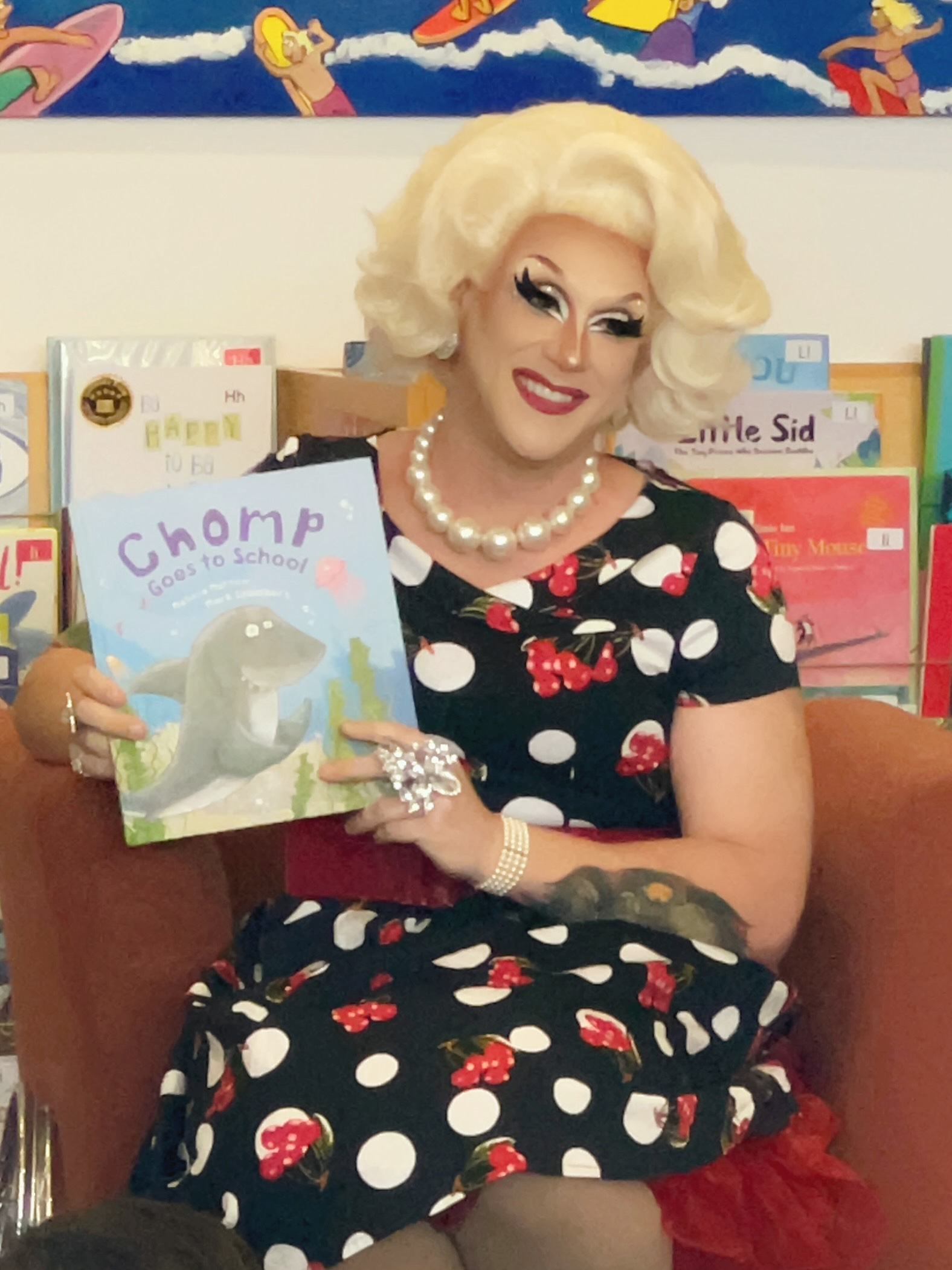 Miss Roxee's read on Rainbow Storytime protest  post image