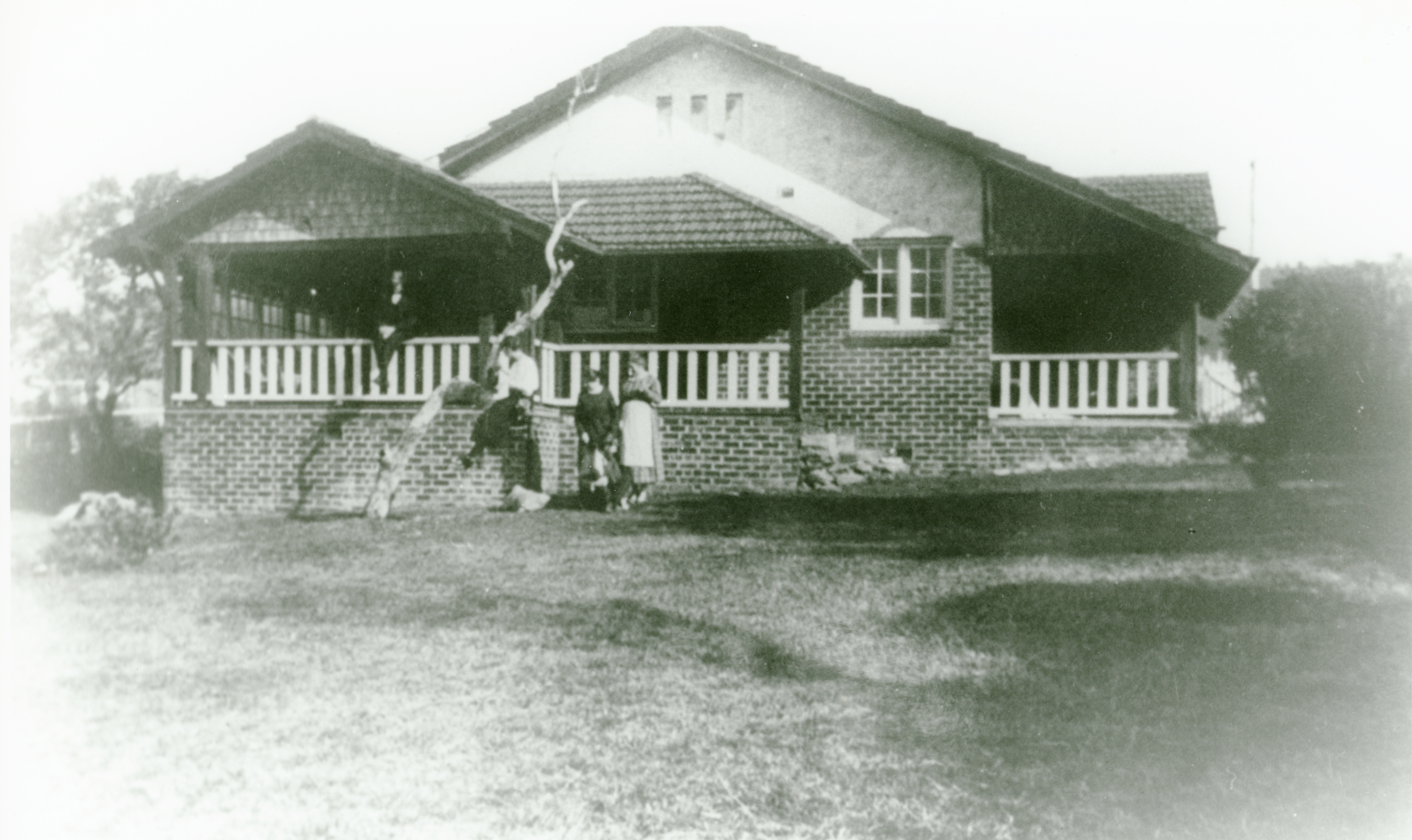 Friday essay: kangaroos and kindred spirits – D.H. Lawrence, Garry Shead and catching the flame of creativity