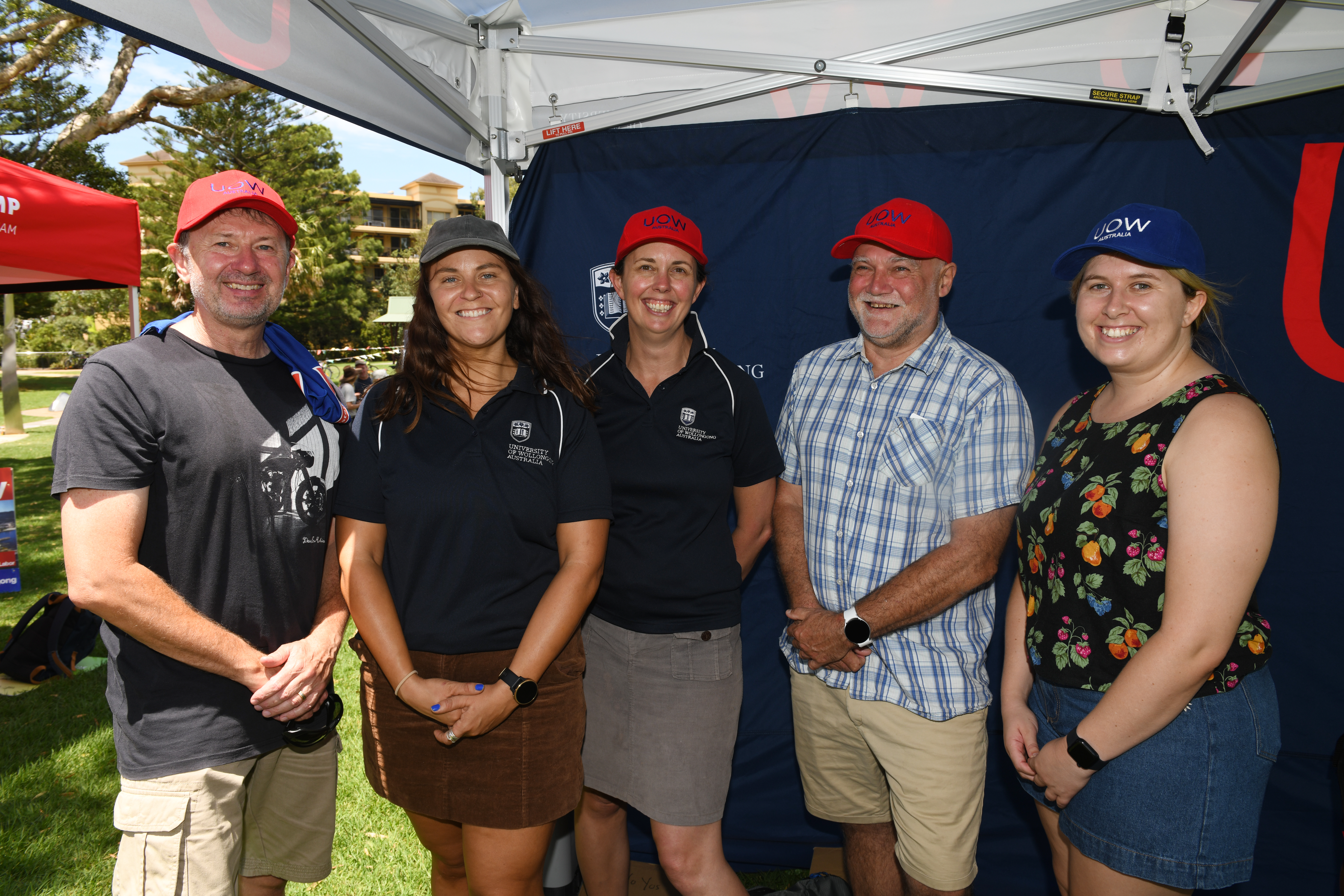 Scientists survey Yes2Renewables crowd at Wollongong fun day