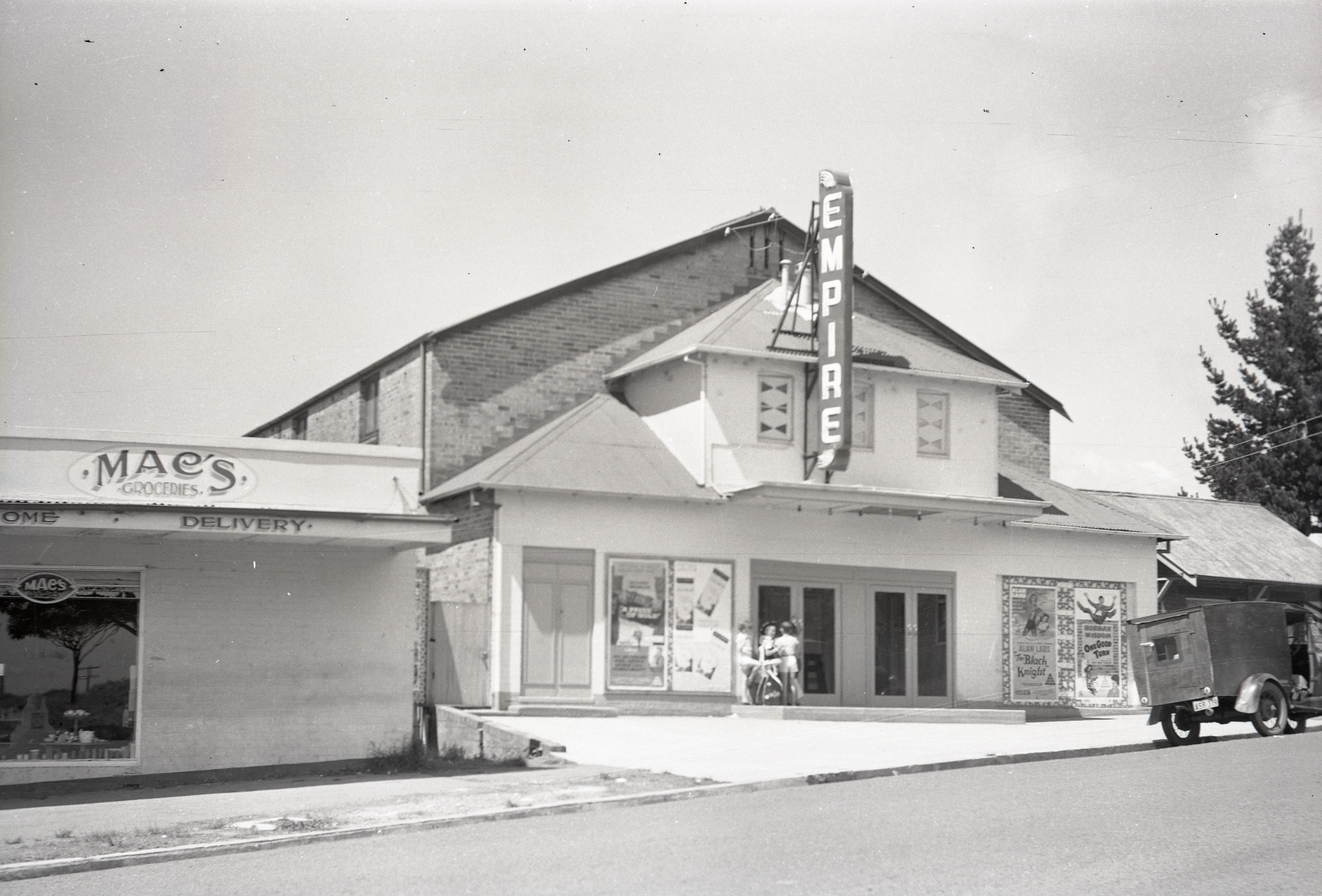 Local history exhibition celebrates theatre in the Illawarra  post image