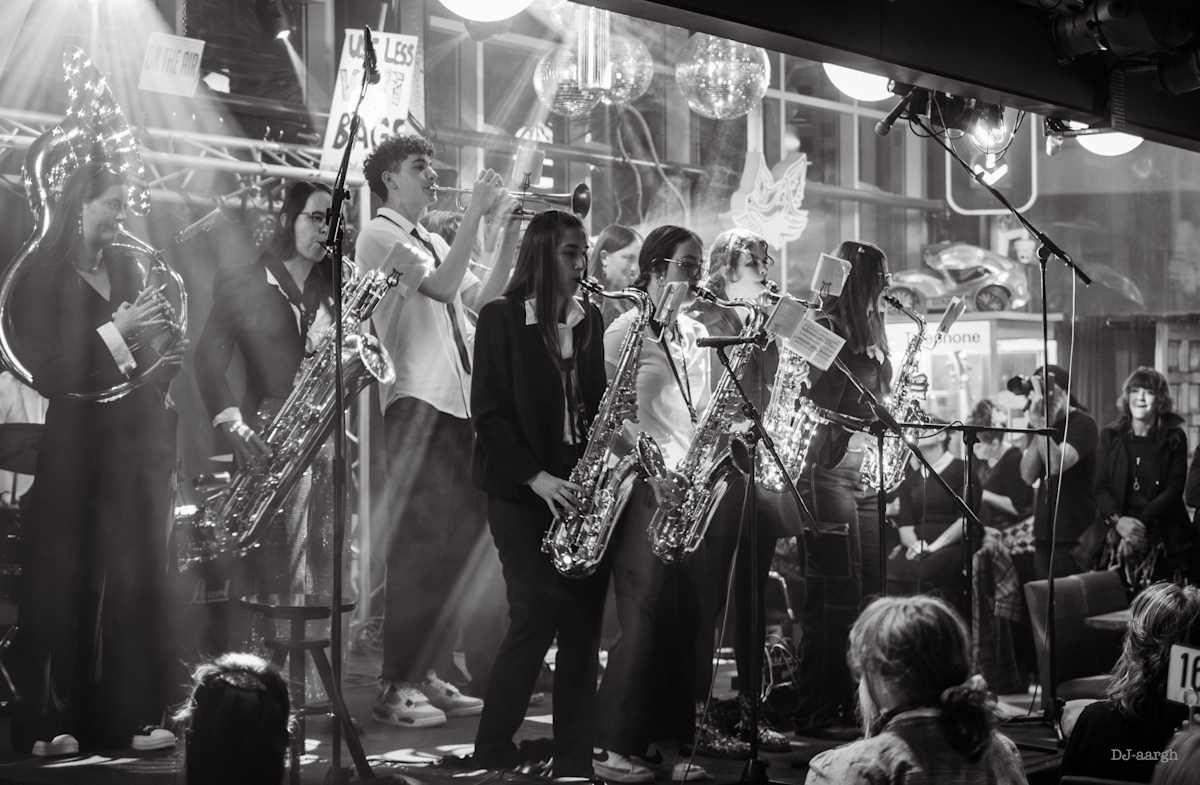 A recent 1140 performance, at the Vault in Port Kembla. Image by David Rooney. 