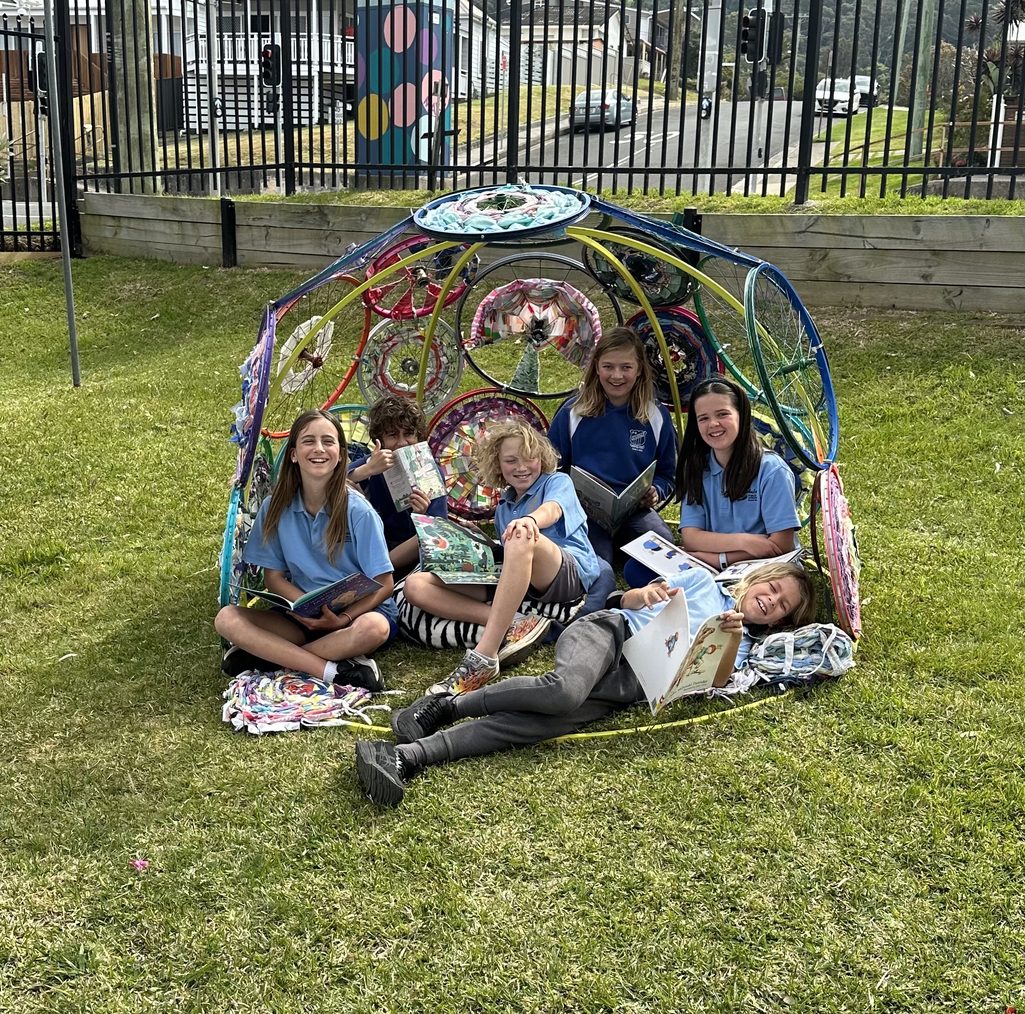 Connecting Threads upcycles bike wheels at Coledale Public School  post image