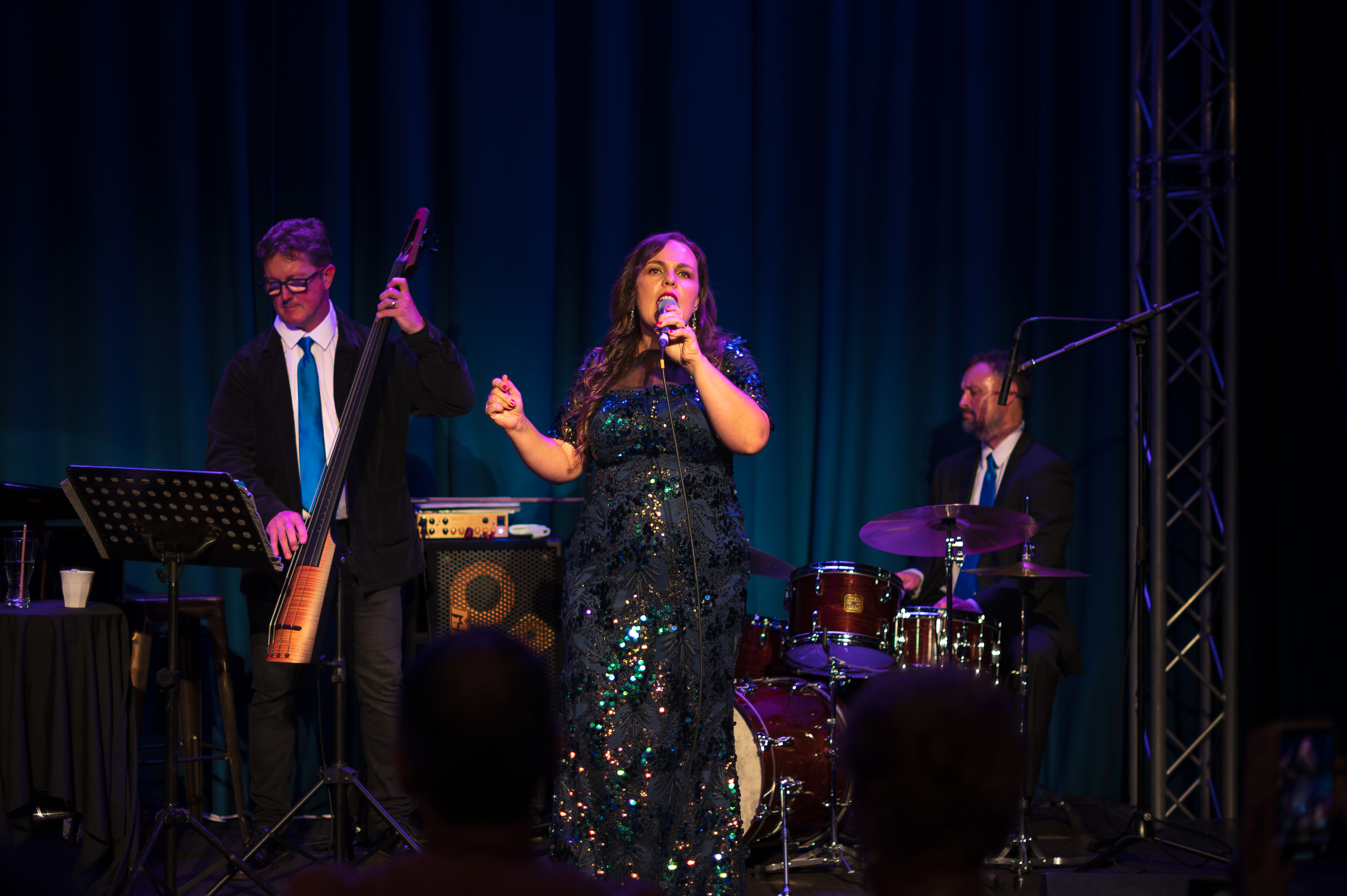 Intimate venue, relaxed crowd at Natalie Claire Jazz Band  post image