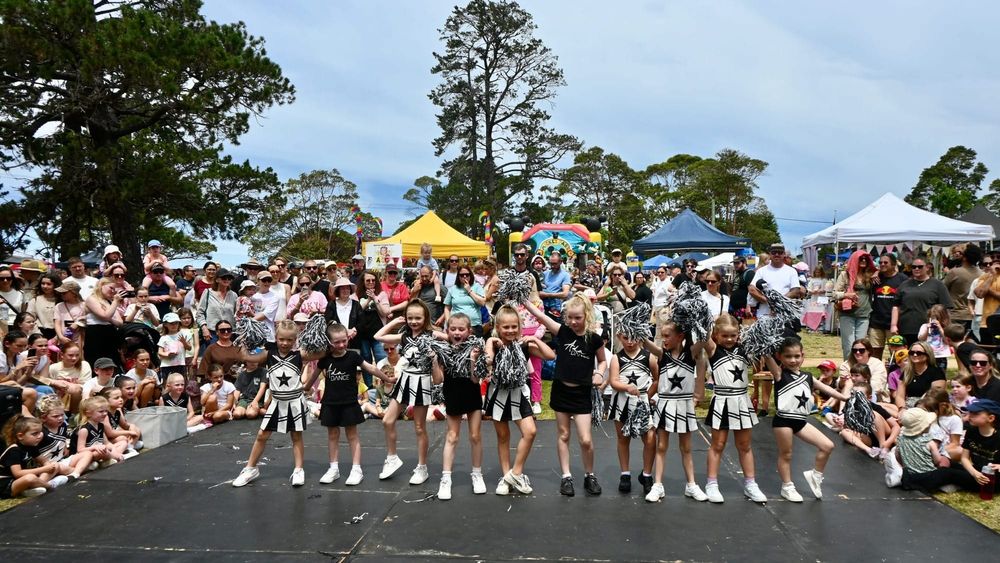 Helensburgh Lions serve sangers and stalls with a big slice of fun at Country Fair post image