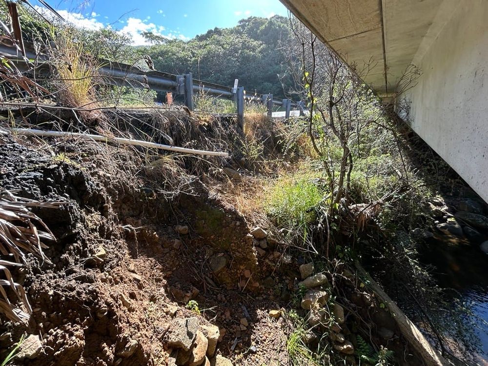 Landslip repairs continue on Lawrence Hargrave Drive at Coalcliff post image