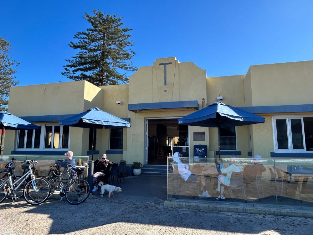Questions raised over Thirroul Pavilion Cafe tender decision post image