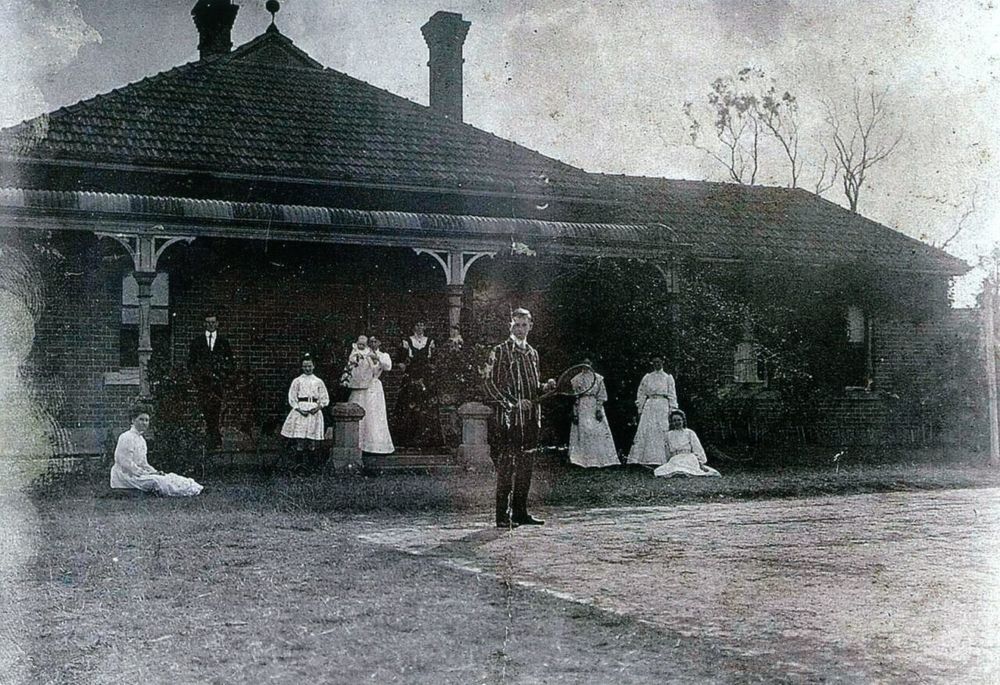 A history of Ravensthorpe and the Albion Park doctor whose surgery is now a honeymoon suite post image
